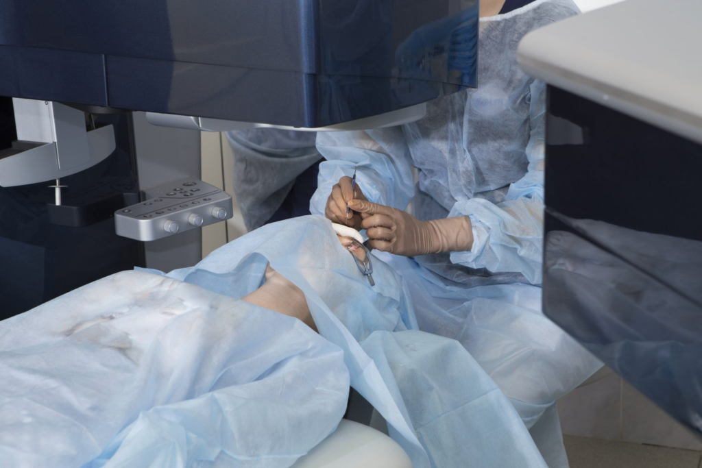 How Long Is the Recovery Time for LASIK? 3 image